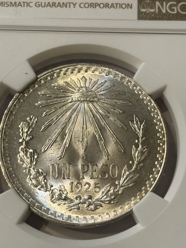 1925-M MEXICO Silver 1 PESO NGC MS65 With Edge Lettering. NGC POP 28/13