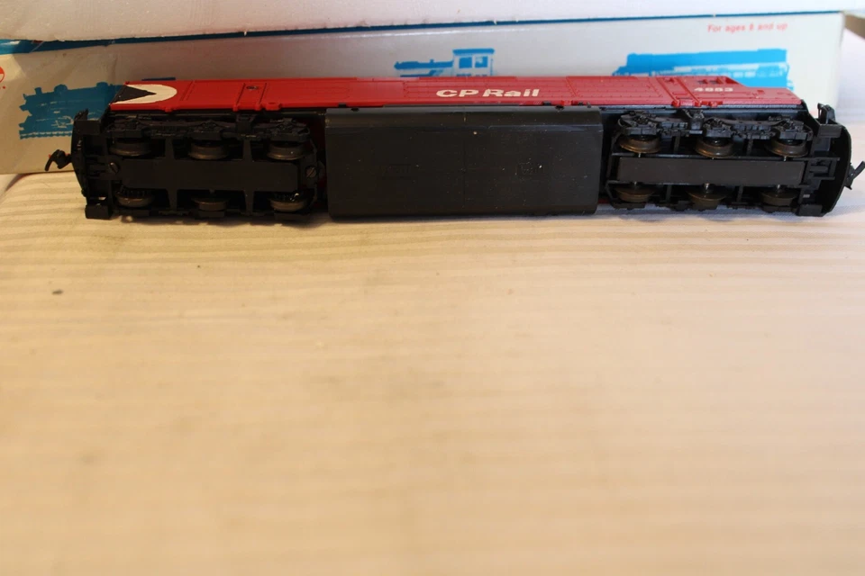 HO Scale Model Power, FP45 Diesel Locomotive, Canadian Pacific Red, #4853 - 6665 - Image 4 of 4