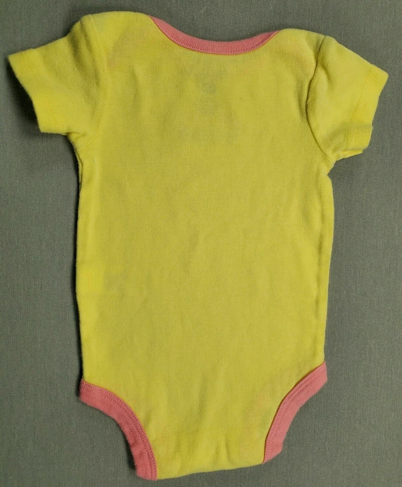 Body bebé niña primeros momentos recién nacido amarillo lindo como un insecto Foto 2 de 2