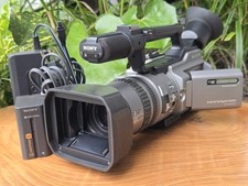 1015135 Sony DCR-VX2100 Camcorder MiniDV Mini DV NTSC Tested w/ Charger Battery