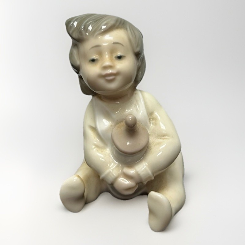 Vintage 1988 NAO by Lladro Bedtime Snack Baby Figurine Retired Porcelain Spain