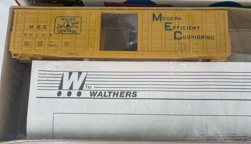 Walthers HO Scale 932-4705 50' Maine Central Waffle Side Box Car Kit NIB 29105 - Picture 3 of 4