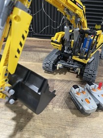 Lego Technic Excavator (8043)