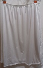 VINTAGE VASSARETTE SILKY NYLON LACE LINGERIE HALF SLIP SKIRT 24 inch Med