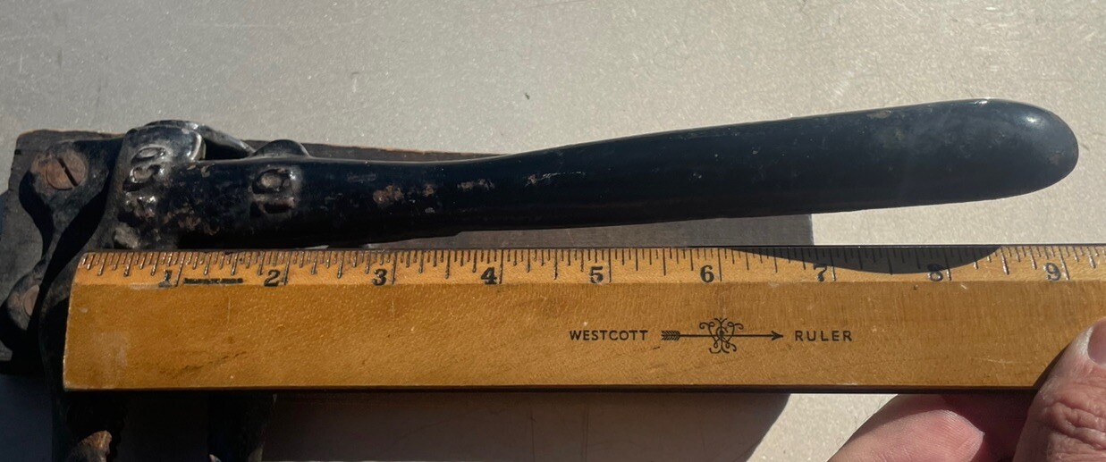 ANTIQUE CAST IRON SARGENT & CO. NO. 10 BRAND NUTCRACKER ATTACHED TO WOODEN BOARD