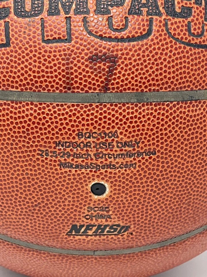 Компактный баскетбольный мяч Mikasa 1100 для помещений состав 28,5–29 дюймов коричневый - Изображение 3 из 4