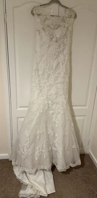 Justin Alexander Mermaid Wedding Dress - Ivory Lace V-Neck Sleeveless, Size 12. - Image 1 of 4