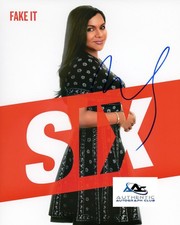 MINDY KALING AUTOGRAPH SIGNED 8X10 PHOTO THE MINDY PROJECT THE OFFICE COA