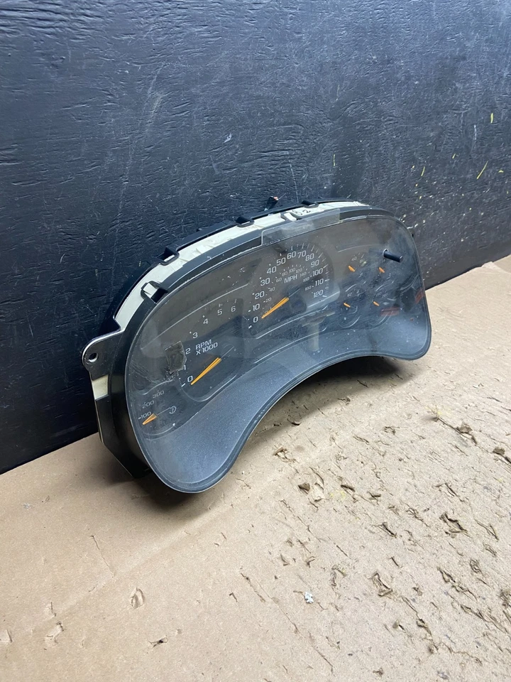 Chevrolet Silverado Sierra 2003 a 2006 velocímetro calibre Cluster T8916 DG Foto 2 de 4