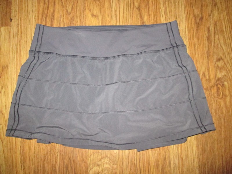 Womens LULULEMON athletic grey skort skirt w/ built n stretchy shorts sz 6