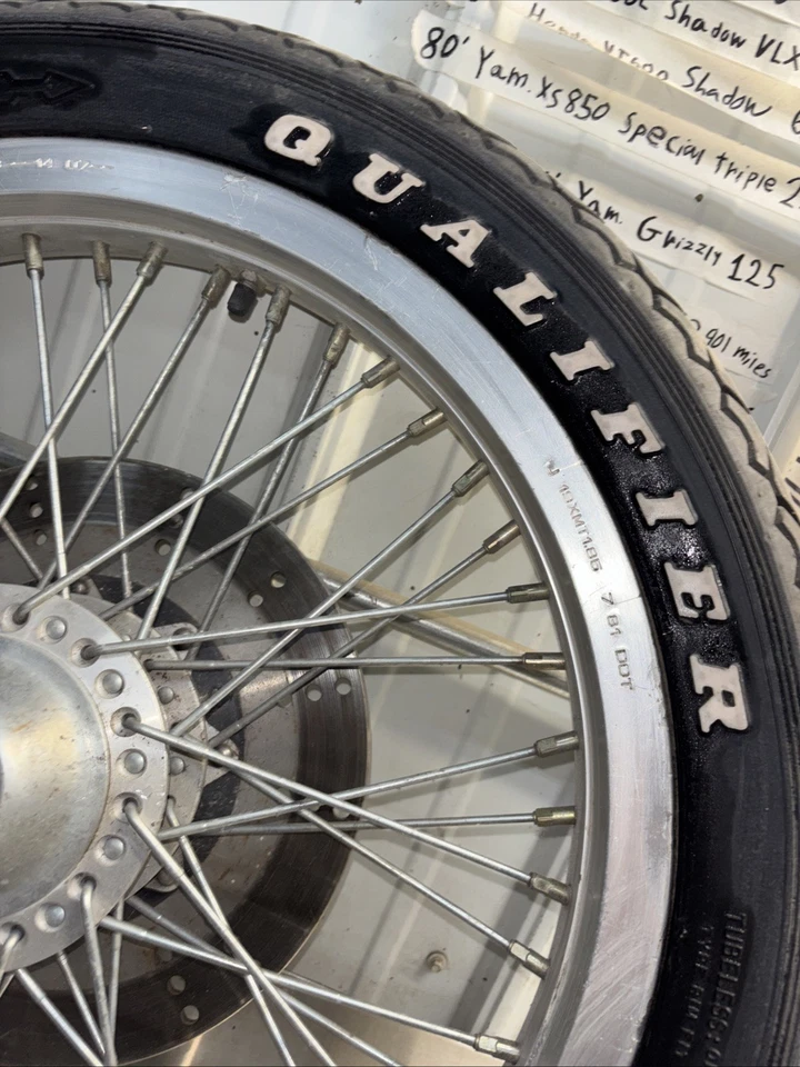 1981 KAWASAKI KZ650 KZ 650 H CSR FRONT WHEEL TIRE RIM BRAKE DISK OEM Foto 3 de 4