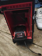 Milwaukee M18 CHARGER Bluetooth AM/FM Jobsite Boombox Radio/Charger Red Black
