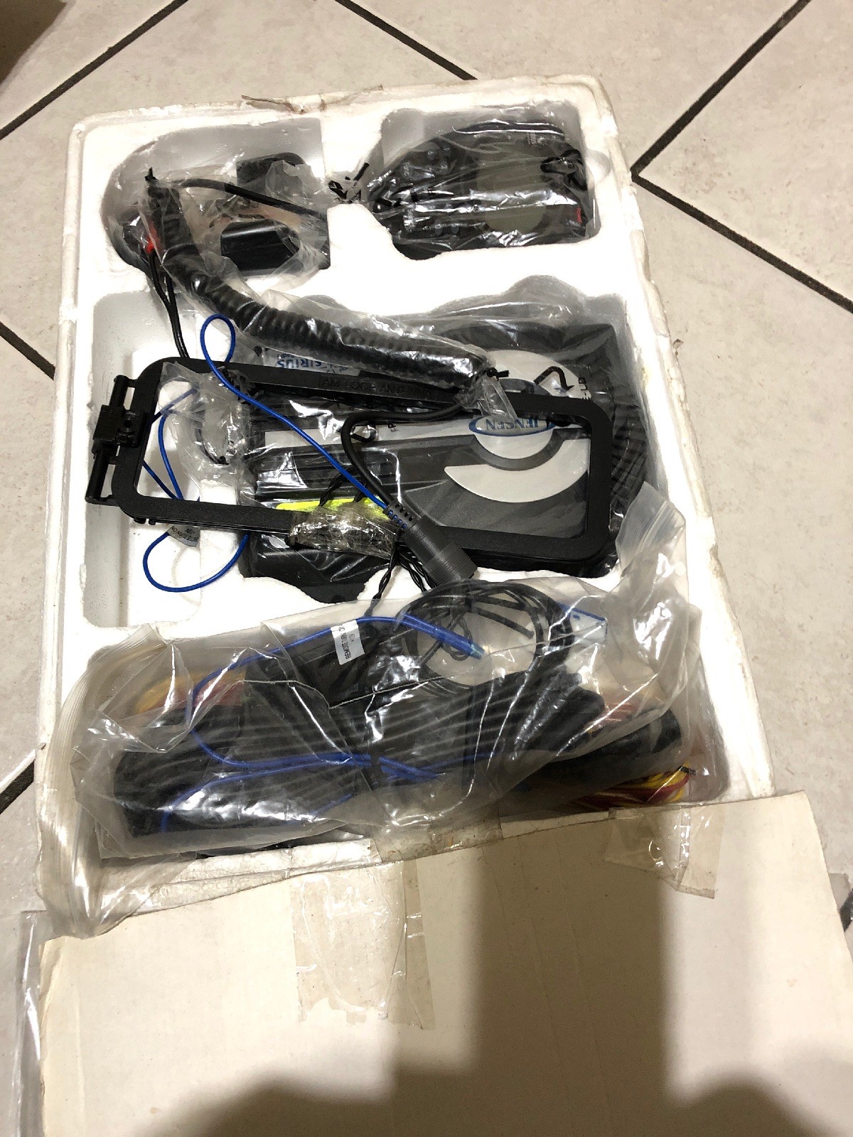 JENSEN SIRIUS SATELLITE RADIO SYSTEM W/ REMOTE CONTROL SSR2000 MARINE