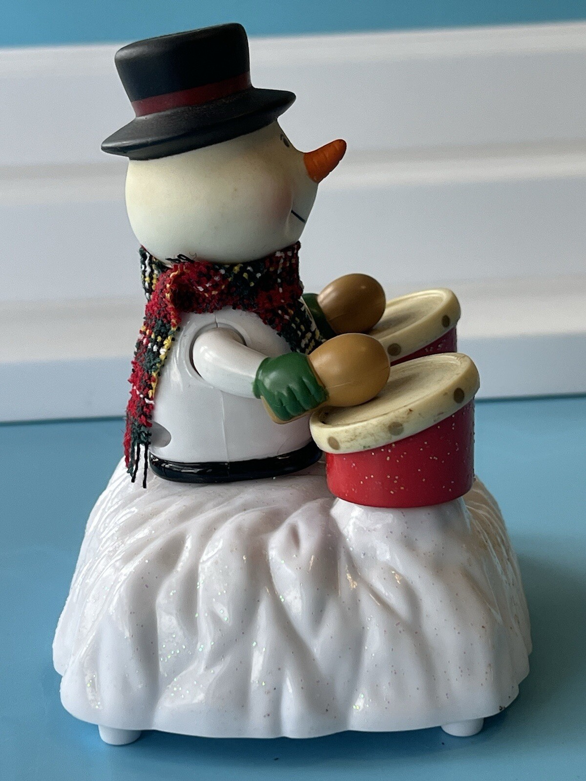 Animated Chain Fong Snowman Playing Drums Bongos to 5 Christmas Carols