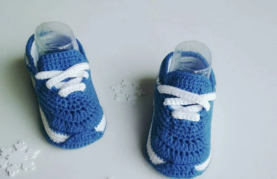 Botines de bebé de ganchillo converse unisex de algodón hechos a mano, regalo de Navidad, regalo de ducha Foto 4 de 4