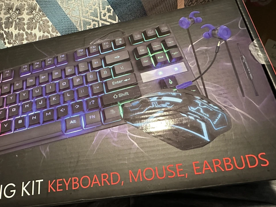 PRO GAMING KIT - LVLUP - LED BACKLIT Keyboard - Mouse - Earbuds - BRAND NEW - Image 2 of 4