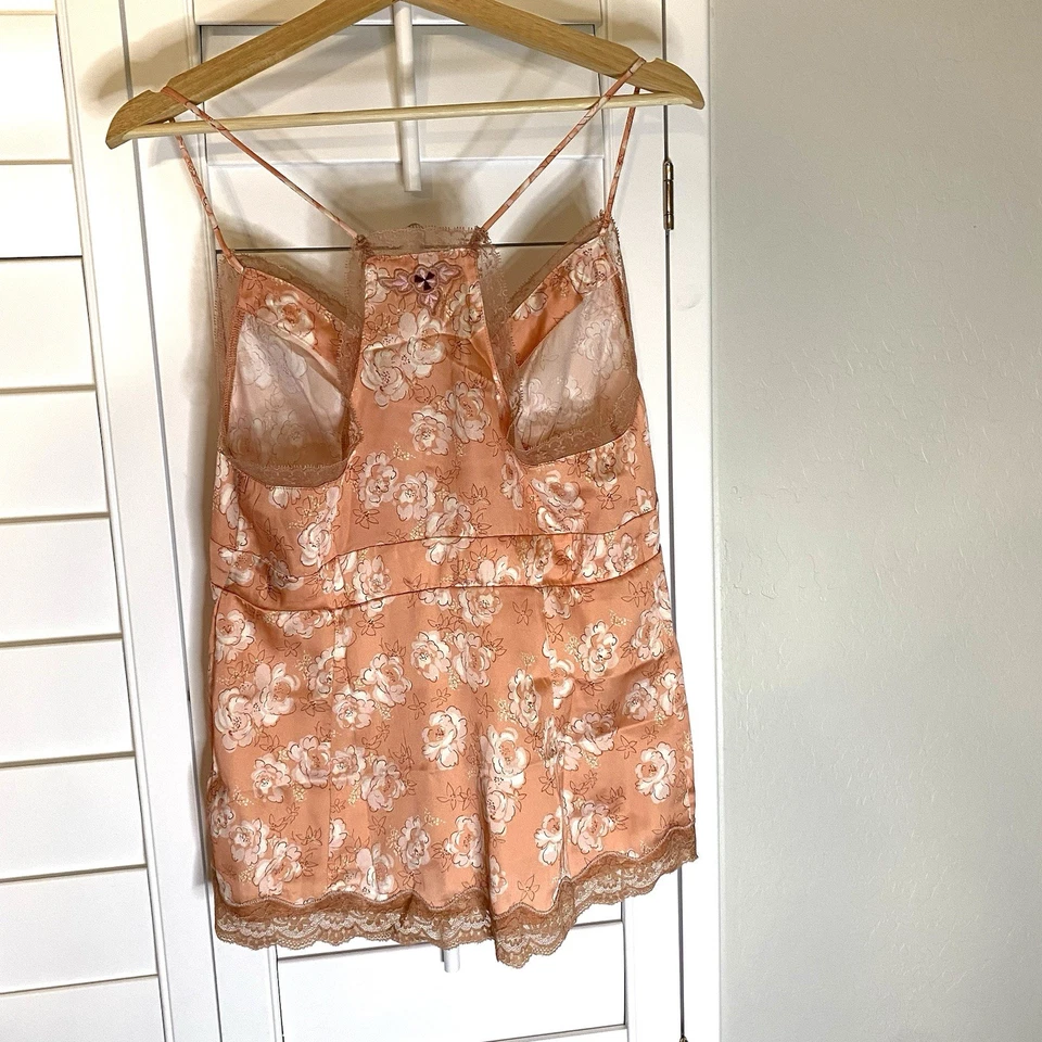 NUEVO FREE PEOPLE ÍNTIMAMENTE MELOCOTÓN/ROSA BORDADO SATINADO DORMIR CAMI PEQUEÑO ENCAJE Foto 3 de 4