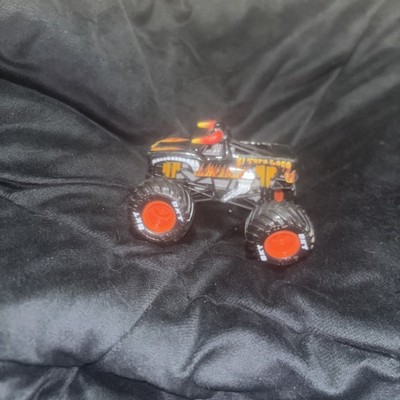 Spin Master Monster Jam Series 6 El Toro Loco Truck 1:64
