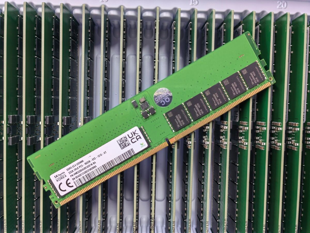 SK Hynix 32GB DDR5 5600MHz ECC RAM EC4 UDIMM 2Rx8 PC5-5600B SK Hynix 32GB DDR5 5600MHz ECC RAM EC4 UDIMM 2Rx8 PC5-5600B