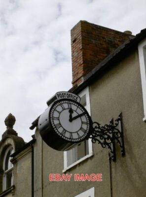 FOTO SHEPTON HAMMER ZEIT AN EINEM ANDEREN ORT DIE UHR IN DER HIGH STREET SCHEINT T