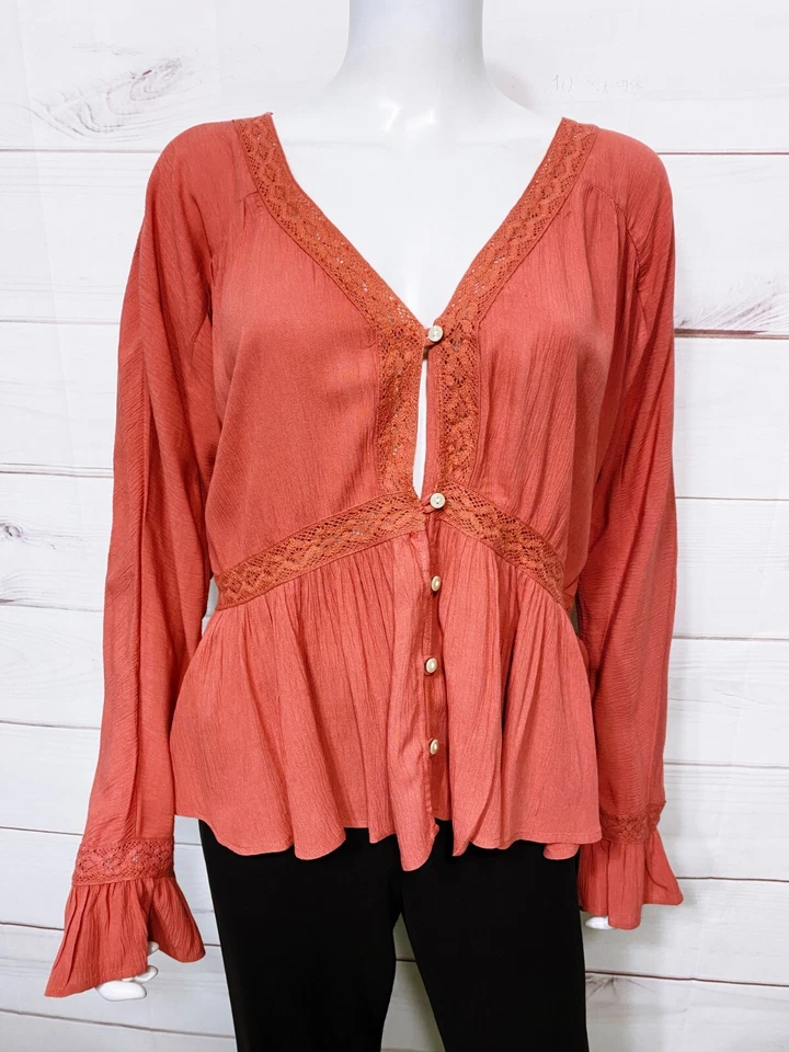 Blusa para mujer American Eagle talla L coral botón frontal encaje manga larga campana