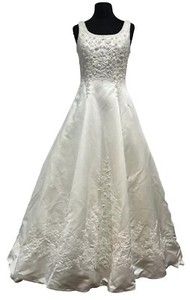 Mary’s Wedding Gown/Dress Vintage Ivory Size 8  Sleeveless Unique Style Back