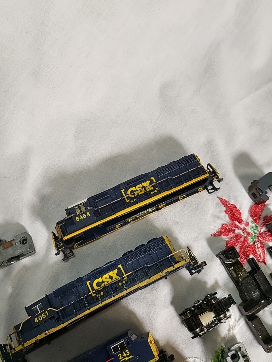 Lot Of N Scale Train Parts Wheels Csx L&N Train Bodys & More UNTESTED