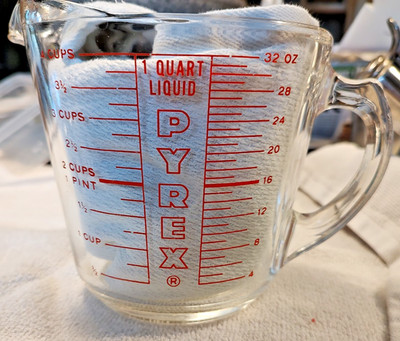 Vintage Pyrex 4 Cups D-Handle Liquid Measuring Cup #532 .  1 Quart/ 4 Cups  USA