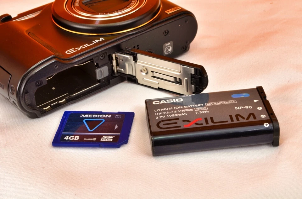 Casio Kompakte Digitalkamera Exilim EX-FH100 | 10x Opt. Zoom,10.1 MP / Geprüft ✅ - Bild 3 von 4