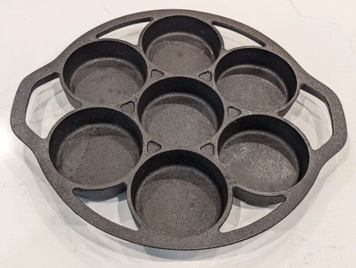 Vintage Lodge Biscuit Baking Pan Cast Iron Biscuit Corn Bread Mold USA 7B2