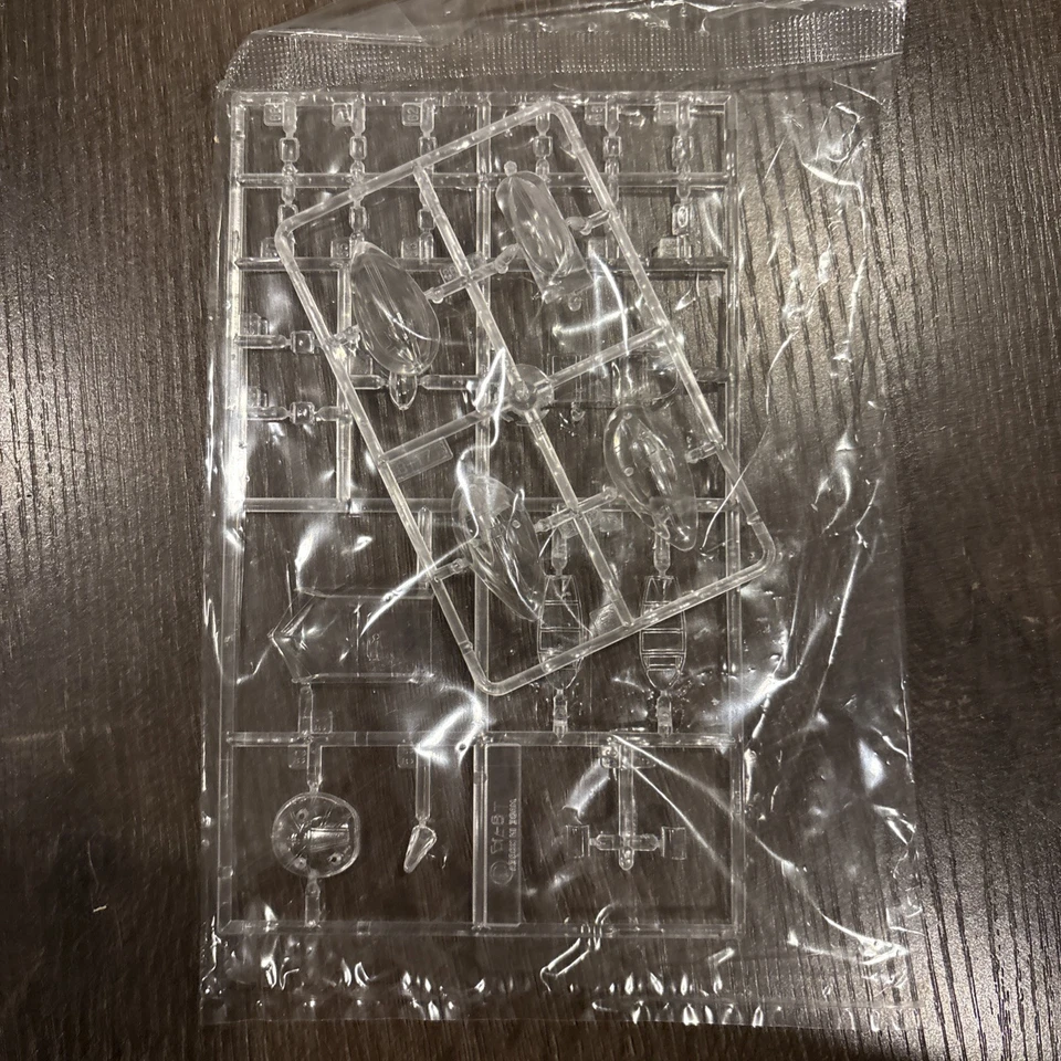 ACADEMY MINICRAFT No. 2106 B-17B FLYING FORTRESS 1:72 SCALE KIT - Image 4 of 4