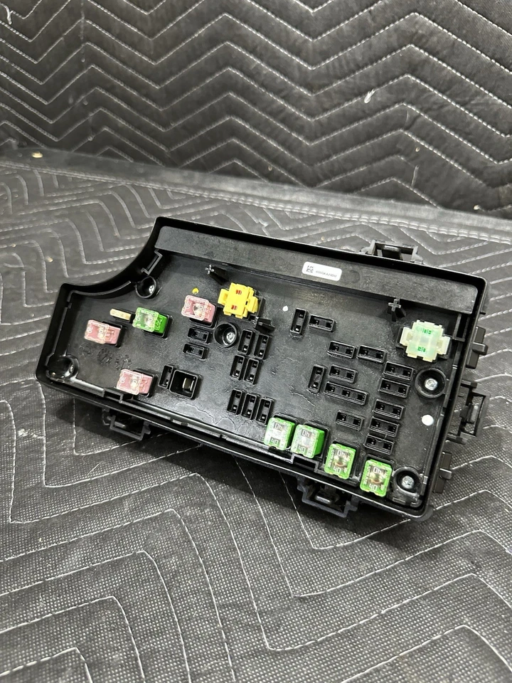 Dodge Avenger Chrysler 200 2011-2014 caja de fusibles módulo de control de carrocería P04692346AE Foto 2 de 4