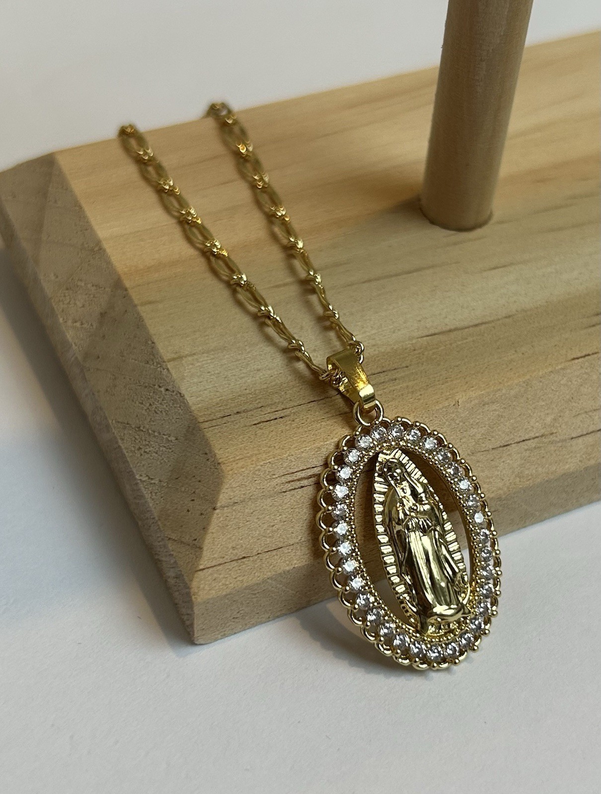 Collar Colgante Virgen María Circonita cúbica 45 cm Clip Cadena Acabado Oro 14ct
