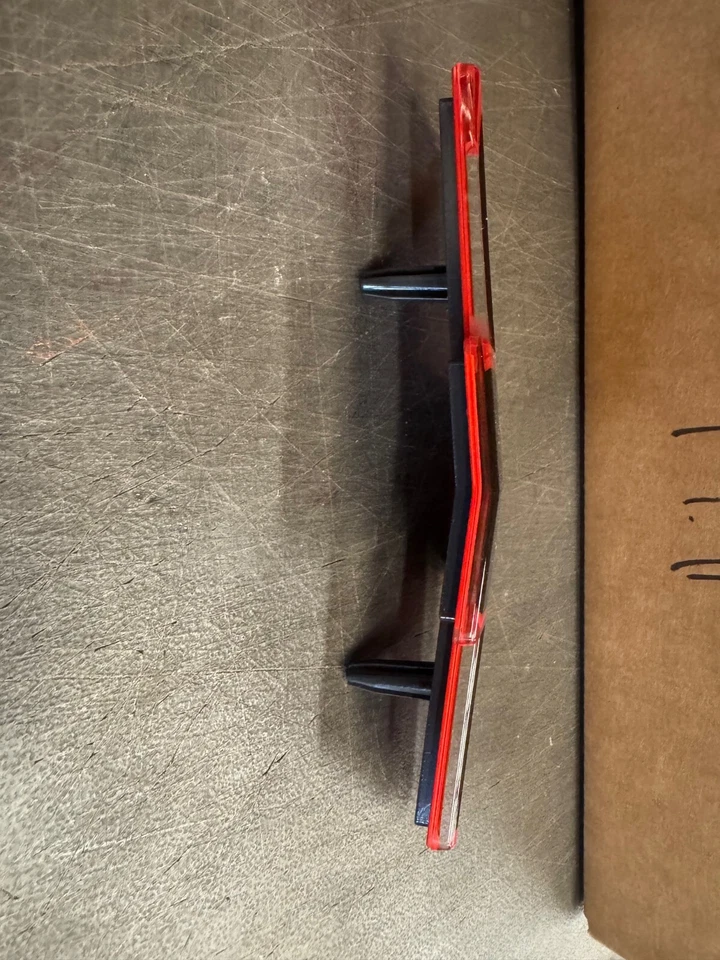 Silverado 1500 SS 1988 1989 1990 1991 rojo negro parrilla emblema 15607532 nuevo Foto 3 de 4