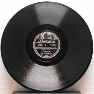 Show Me Yor Linen/Three Little Fishies/Kay Kyser (10'', 78 rpm, Brunswick, 8358)