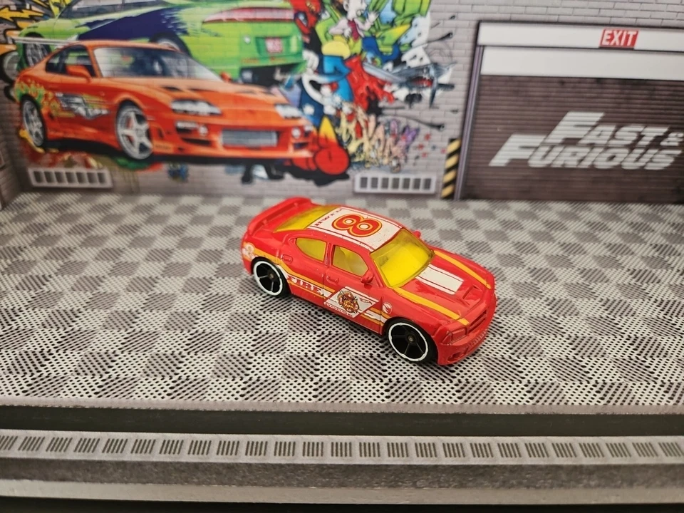 Dodge Charger SRT8 Hot Wheels Departamento de Bomberos Treasure Hunt Combine franqueo Foto 2 de 4