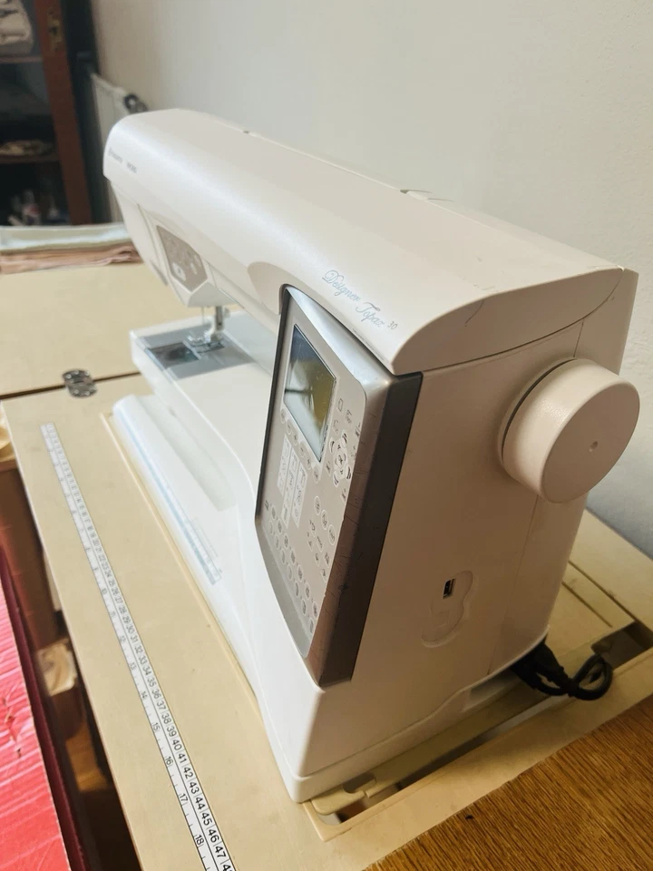 Máquina de coser y bordar Husqvarna Viking Designer Topaz 30 PERFECTO ESTADO Foto 2 de 4