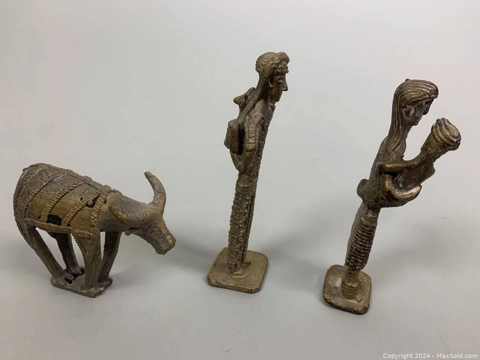 Un conjunto de tres exquisitas estatuas de bronce de la India Foto 3 de 4