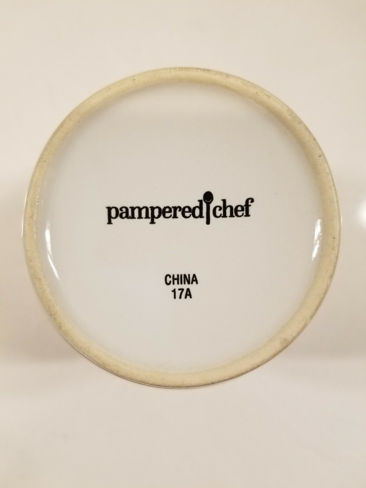 Pampered Chef Egg Cooker White with Gray Gripper No Lid Model B421
