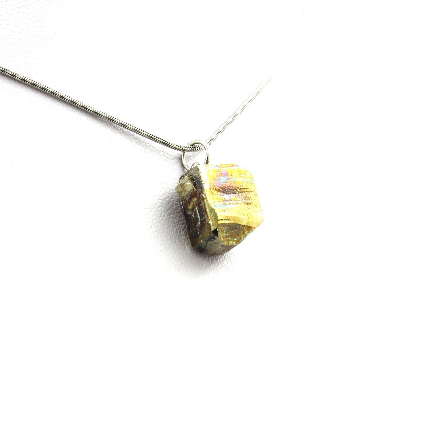 Collier en pyrite brute d'Ambas Aguas de 20.4 ct pour lithothérapie