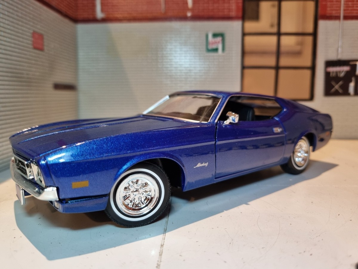 Ford Mustang Sportsroof 1971 Coupe 1:24 Scale Diecast Detailed