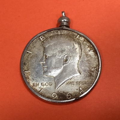 Collier Avec Pendentif En Vraie Pièce Half Dollar 1964 (argent) - Bijou Vintage - Occasion