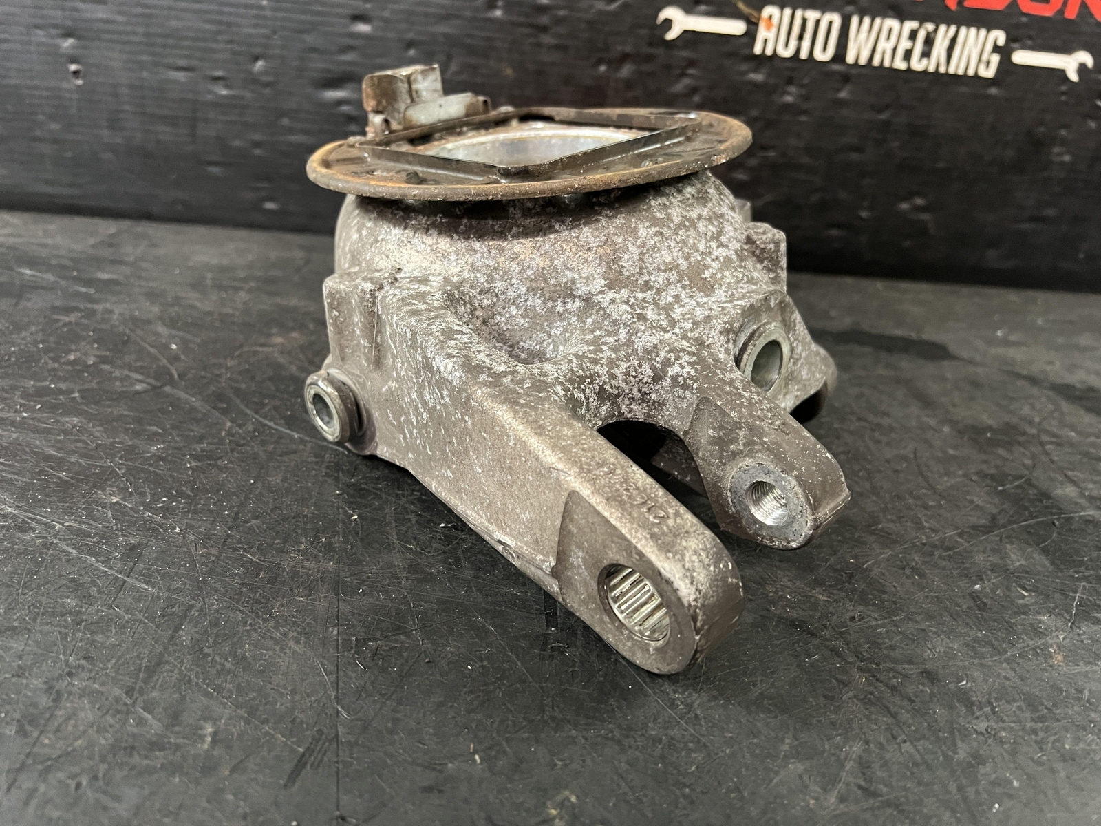 08-19 MASERATI GRANTURISMO REAR PASSENGER RIGHT AXLE STUB KNUCKLE