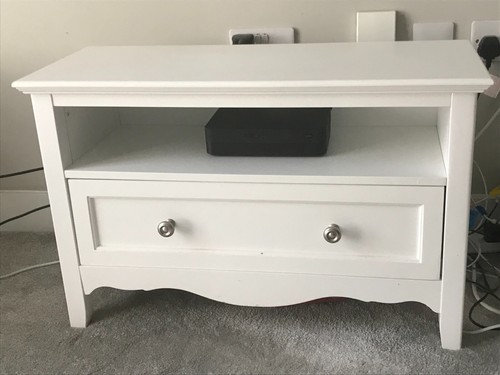 Alba 24 Inch HD Ready LED TV/DVD Combi - White TV and Unit - Moving Sale - Picture 2 of 3