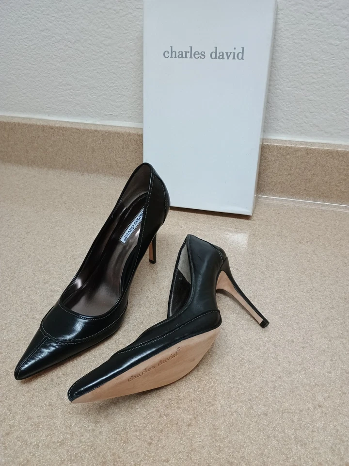 Zapatos de salón clásicos Charles David para mujer de cuero negro talla 9 tacones altos punta puntiaguda Foto 4 de 4