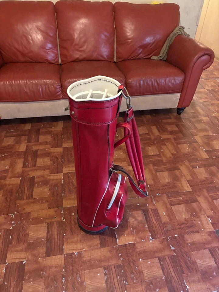 1970 复古经典 Titleist 红色/白色人造皮革高尔夫包 — 第 4/4 张图片