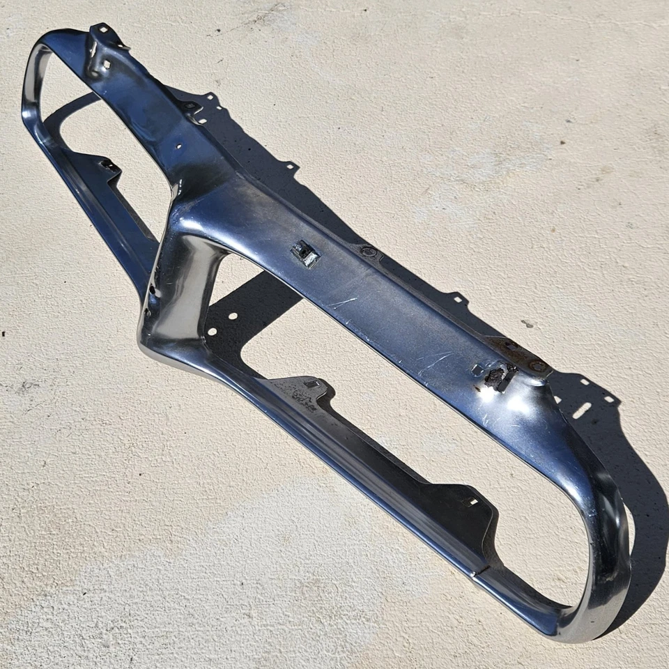 Parachoques delantero Pontiac Firebird 1967-1968 fabricante de equipos originales con soportes y refuerzo superior Foto 3 de 4