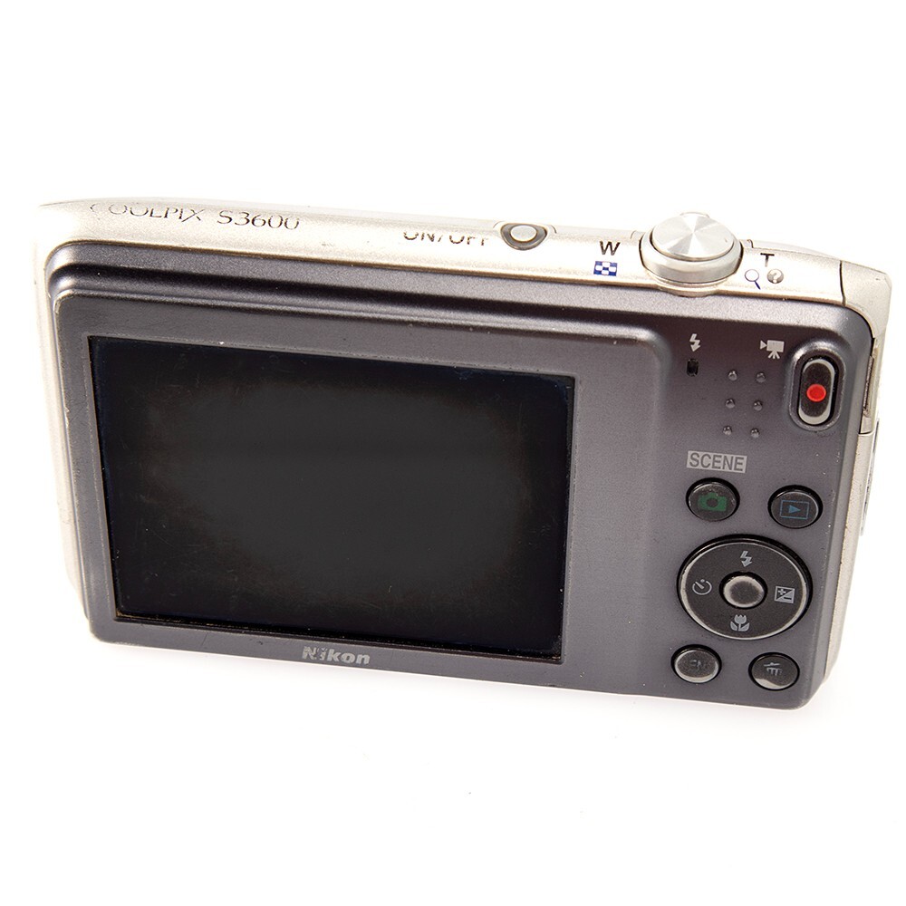 カメラ　Nikon COOLPIX S3600 Nikon COOLPIX S3600 Silver | Point & Shoot Cameras | Nikon USA