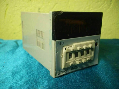 Omron H5CN-XBN H5CNXBN Timer "AS IS" w/ Breakage