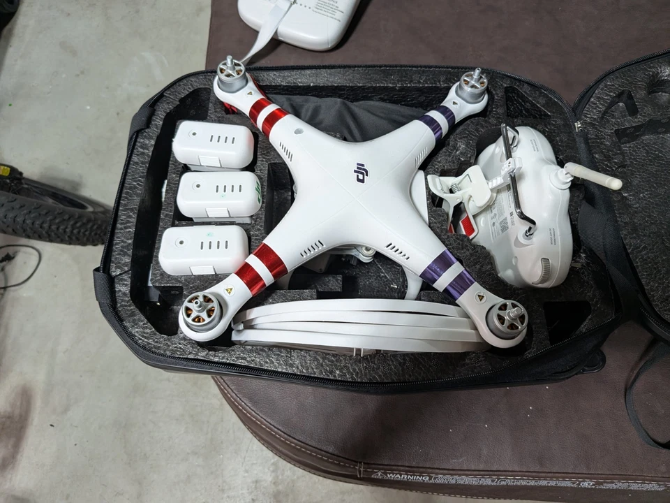 DJI Phantom 3 Standard Quadcopter Camera Drone w/ Accessories & Backpack - Image 2 of 4